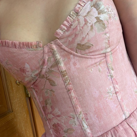 Elegant Pink Floral Tiered Dress V. Chapman - Picture 5 of 10